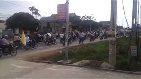 台塑越南河靜鋼廠遭包圍（圖／翻攝自爆料公社）