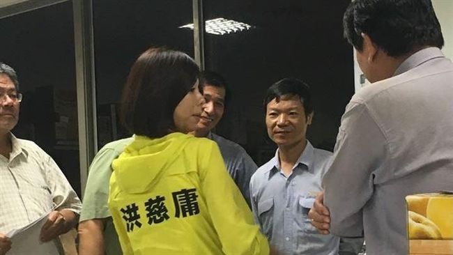 洪慈庸否認押台電人員　遭黃士修打臉