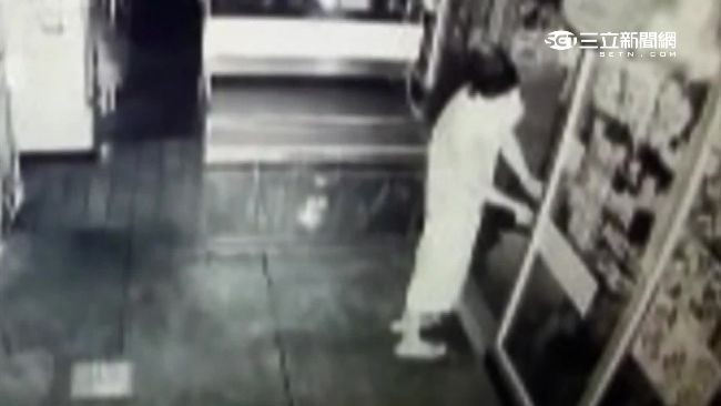 剛吊完點滴就要偷　賊見警瞎掰無極限