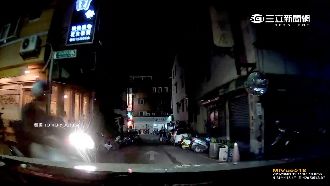 遇「停」未禮讓撞轎車　騎士摔飛