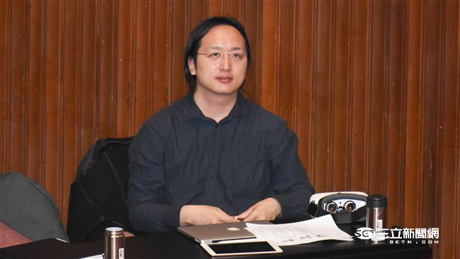 搶外媒版面！法媒稱唐鳳「專業駭客」