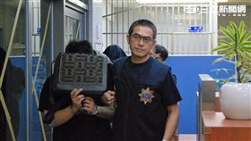 呂姓老婦遭詐騙集團騙走160萬元後，配合警方逮捕二度上門的笨車手（楊忠翰攝）