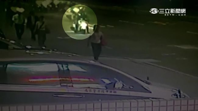毒蟲搭便車想落跑　反遭民眾送進警局