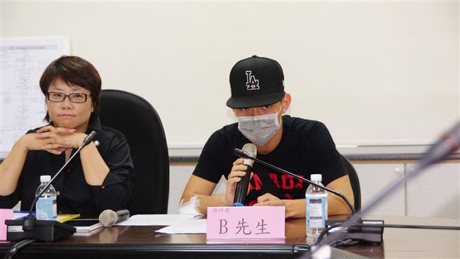 士官長熊抱舔耳女下士　找妻關說打壓