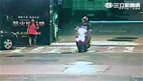 女童深夜外出前往西門町抓電擊獸失敗嚎啕大哭（翻攝畫面）
