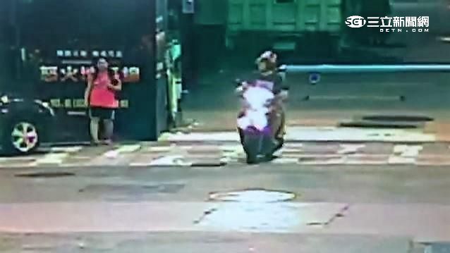 夜闖西門町抓寶可夢　女童獨坐大哭