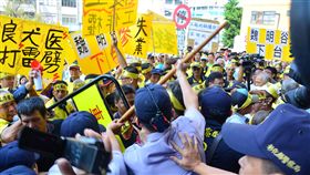 台化彰化廠員工縣府抗議(圖/中央社)