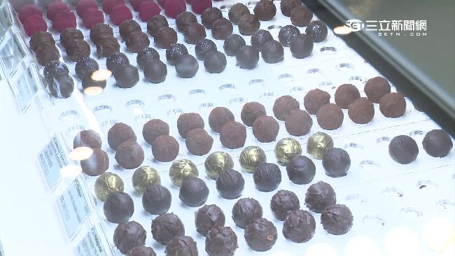 拿銅板買甜點　店家斥「會刮傷玻璃」