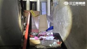 鄭女跳河自殺後警查訪發現母親身亡，家中兩兄弟卻渾然不知（翻攝畫面）