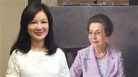 陳香吟與安倍畫像合影