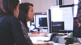 職場,辦公室,用電腦,同事（圖／Pixabay）