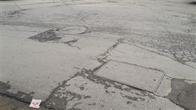 馬路,高雄,路平,水孔蓋
圖／翻攝自陳信瑜粉絲團FB