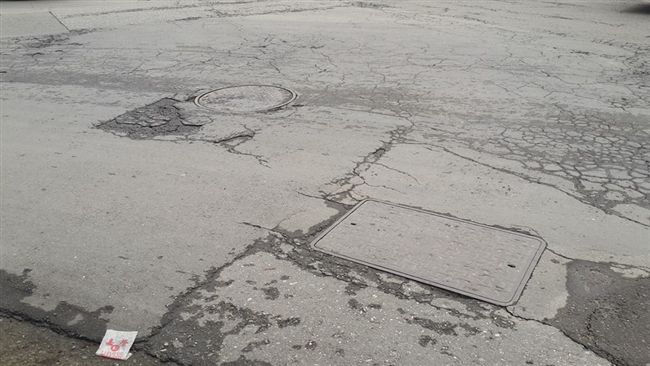 議員揭露高雄路不平　主因正是...