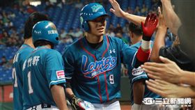 王柏融敲出逆轉全壘打（圖／記者陳怡汝攝）