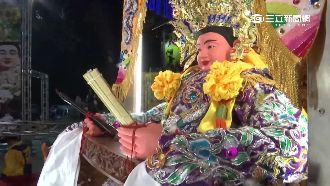 桃園護國宮市區起駕　夜巡護台灣！