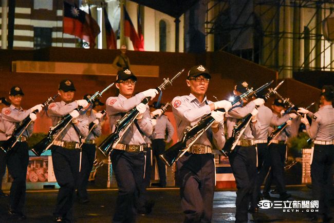 民國105年「國慶大典」夜校預演　圖／記者林敬旻攝
