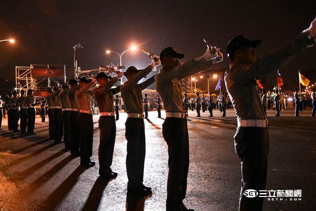 民國105年「國慶大典」夜校預演　圖／記者林敬旻攝