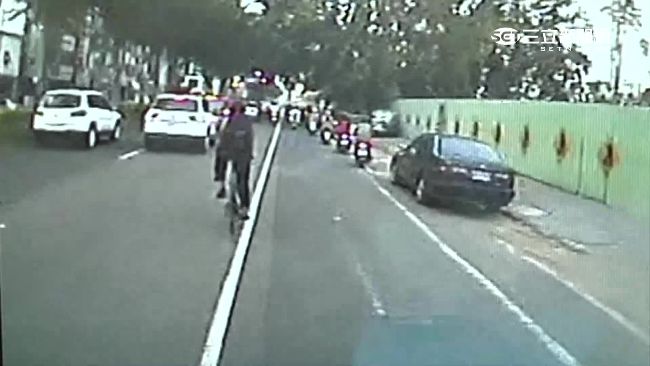 延誤救命怎麼辦？腳踏車蛇行擋救護車