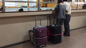 皮箱內為朱國榮的保釋金（圖／潘千詩攝）