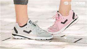 秋冬夢幻潮鞋色關鍵字出爐　情侶「粉灰」搭