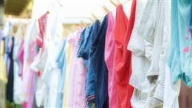 曬衣服／flickr／https://www.flickr.com/photos/10154402@N03/5938737375/in/photolist-a3MzHH-6cTaKW-CmRXZS-5vVHFw-9oQMqm-9fdPd2-6mg5oH-4MW857-4o93af-d8JSn-4nJyX2-8z6fyr-4nJzpM-fu8kEL-2eKaD-hBRx8F-8oqNzF-fUG4DG-94pZQj-u7mkD-qkBSq4-7P8iRc-5Zg5fr-4swK2B-4mUQAY-7wFDU-ppXhhE-dAMDfp-9okBcj-867abM-5hGue-2eKbZ-7iU7kD-7P8pAH-6C6vnf-bD86A8-6hmiR5-34A8P-gR2AA-6yrZqt-kwd5w3-2kPdMT-gR2tK-rA4due-hbVt5-6oUBmF-7RUpRY-7PcfZ1-5zWQy4-D1PvM