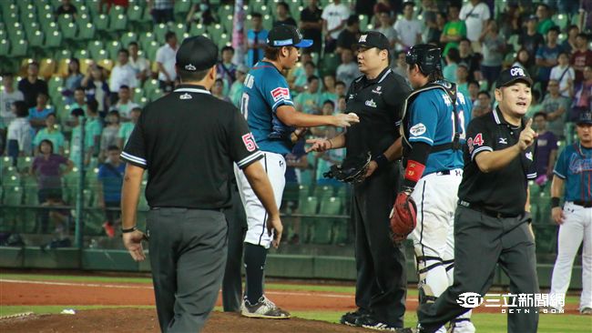 陳禹勳投球停頓太久　遭主審警告
