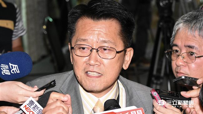 不滿聽證會無緘默權　吳威志離席抗議
