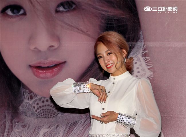 鬼鬼吳映潔個人首張迷你專輯「GEMMA」發片記者會。（記者邱榮吉/攝影）