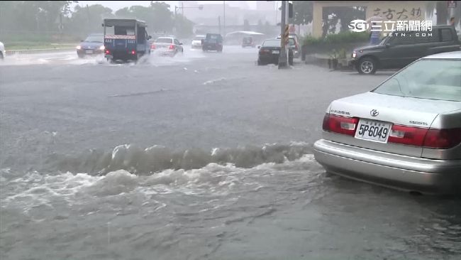 比颱風來還慘！暴雨襲擊　泥流灌台東