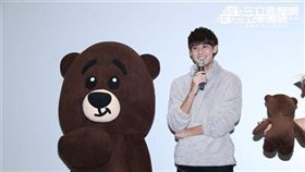 李玉璽舉辦新歌MV首映會,分身玩具熊