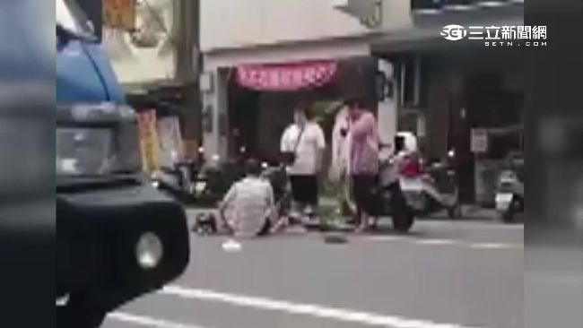 女違規逆向遭撞　竟怒飆罵騎士不看路