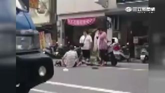 女違規逆向遭撞　竟怒飆罵騎士不看路