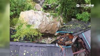 暴雨炸花蓮　巨石滾落砸破民宅屋頂