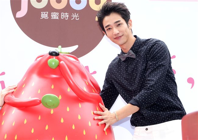 劉以豪皆以招牌超萌的笑容傳授暖男秘訣，融化所有女性芳心。（記者邱榮吉/攝影）