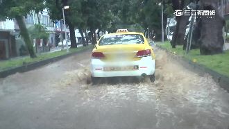 暴雨不斷！台東綠色隧道竟變成泥河
