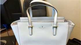 包包顏色引發網友熱議。（圖／翻攝自@whyofcorso 推特）