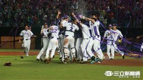 義大擊退桃猿，下半季封王（圖／記者王怡翔攝）