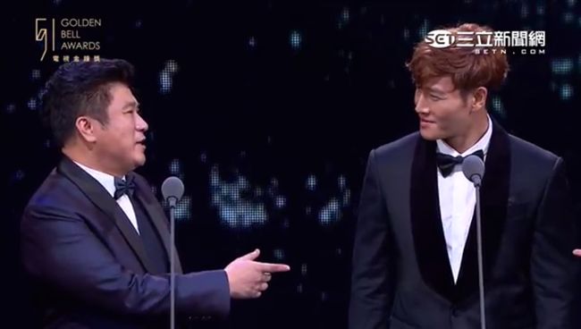 胡瓜「他有胸肌能看」金鐘國笑：謝謝