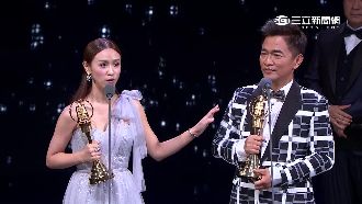 憲哥、吳珊儒奪金鐘　擁抱佼佼泯恩仇