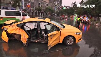 兩台小黃撞成一團　車上7人全送醫