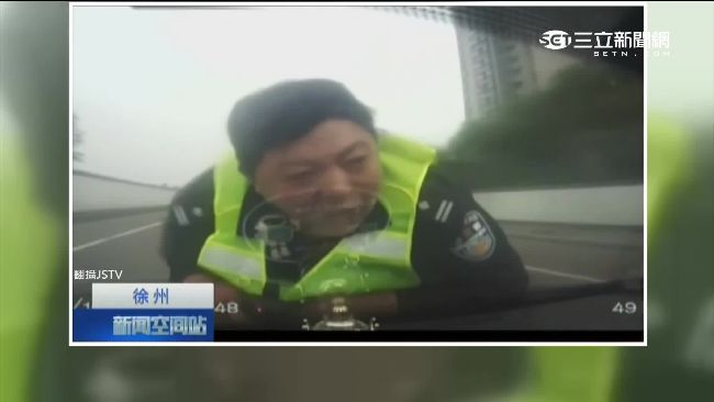 酒駕躲攔檢　警搏命趴車窗飛馳2公里