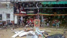 土石沖進知本溫泉泡湯池（圖／中央社）