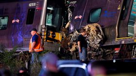 紐約火車撞車出軌（圖／路透社）