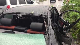 打滑自撞桿滑20米　窗破門歪3人困