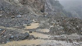 台8線中橫公路,坍方,土石（圖／中央社／公路總局提供）