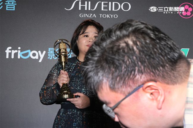 吳慷仁、柯佳嬿獲得第51屆金鐘獎戲劇節目最佳男、女主角獎。（記者邱榮吉/攝影）