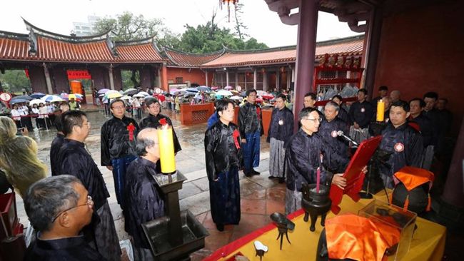祭孔禮生突休克　賴清德急出手搶救