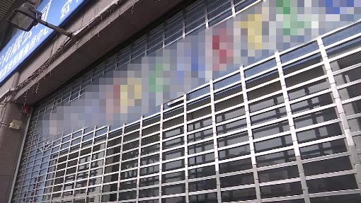 發洩情緒動私刑？家長唆女拿鞋砸男童