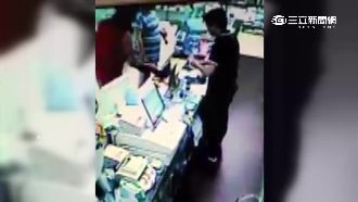 微波食品燙手　男子賞超商店員巴掌
