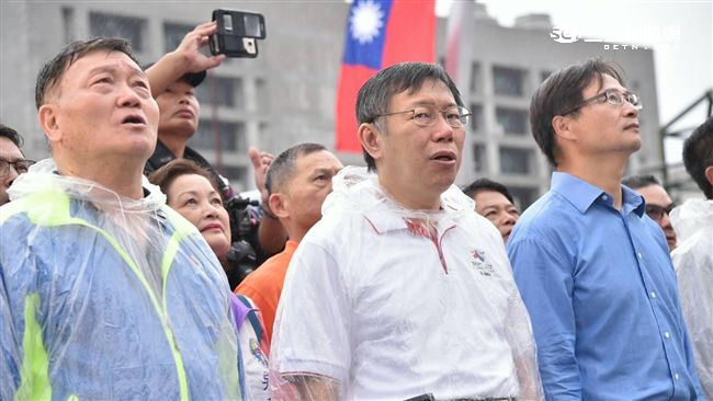 柯文哲國慶衣著挨批　林鶴明解釋原因
